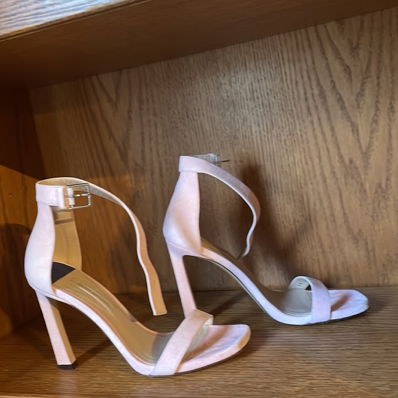 Stuart weitzmen - Picture 2 of 4